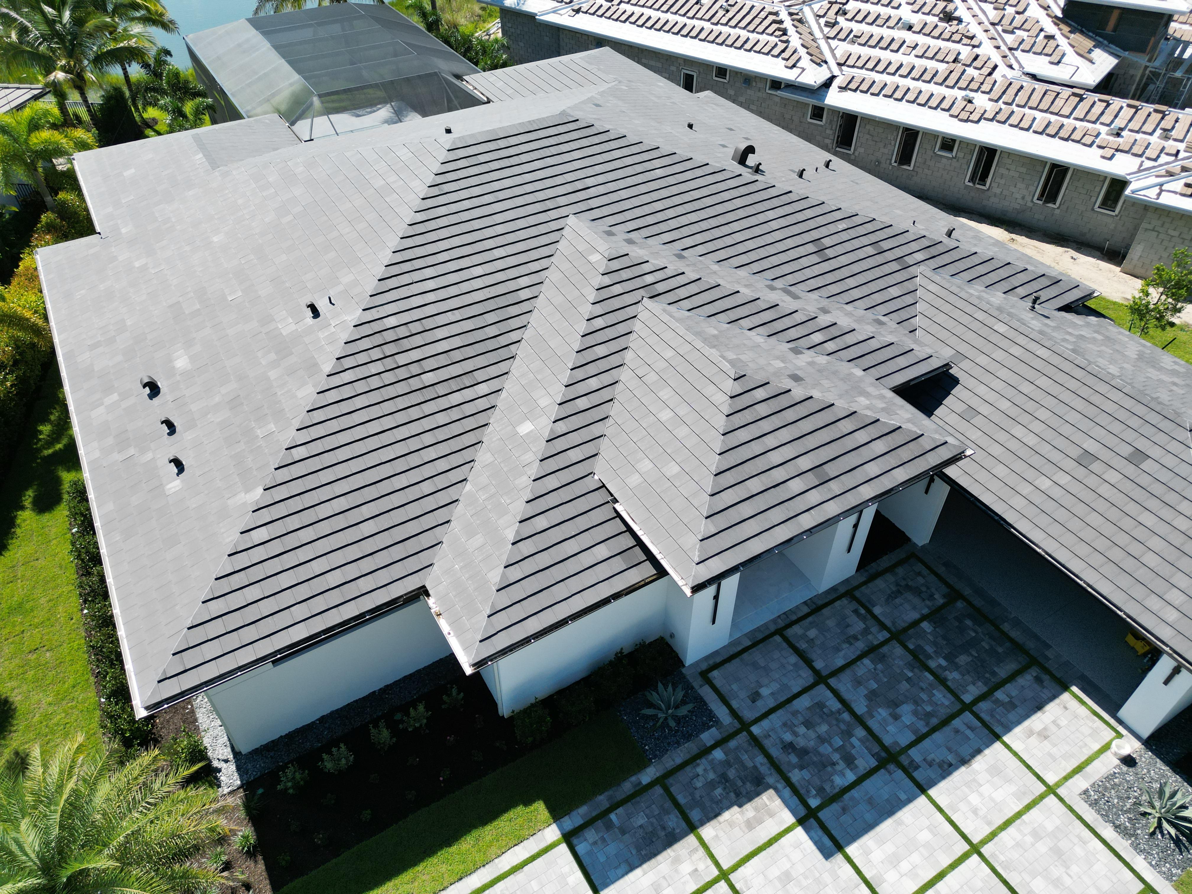 Saxony 900 - Dark Charcoal