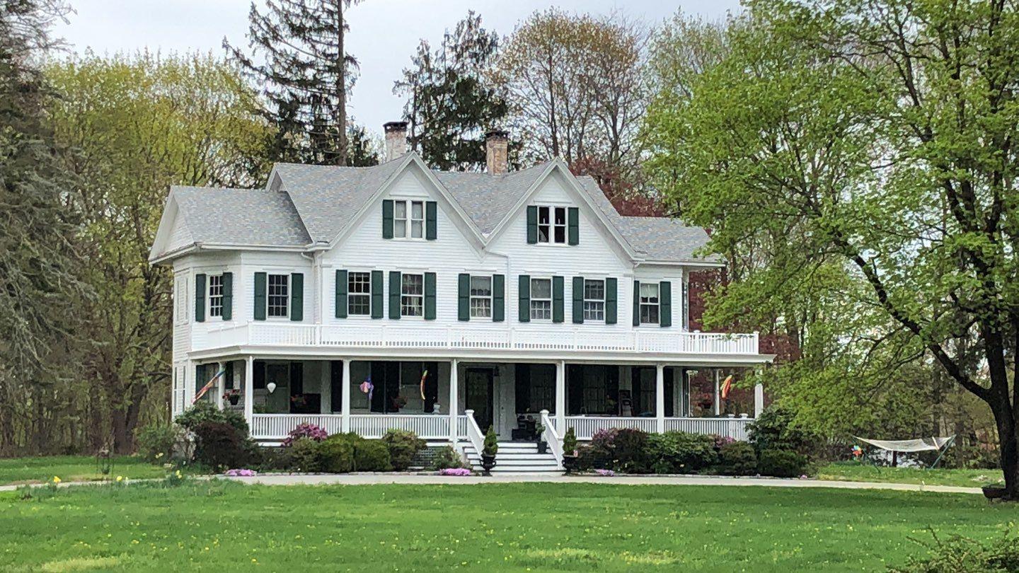 Pinnacle Roofing - white house