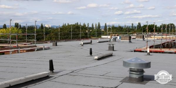 Preventing ice dams on flat roofs during winter