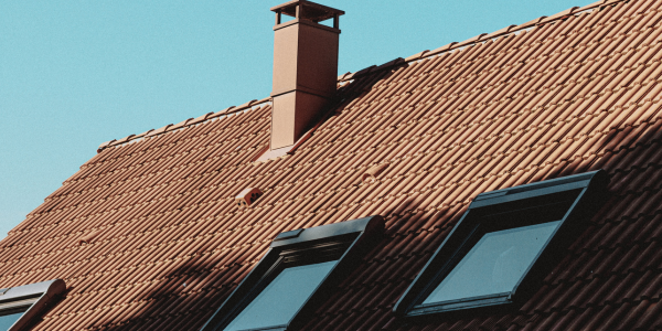 Q&A - How can I waterproof effectively and ventilate the attic on steep slopes with no eaves? - made image