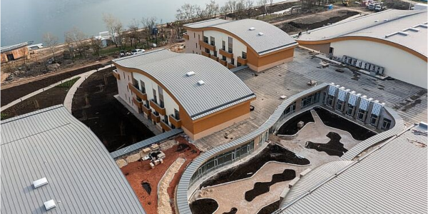 RENOLIT ALKORPLAN roofing products wins "Roof of the Year 2025" awarded by the Hungarian Roofers Association (ÉMSZ)